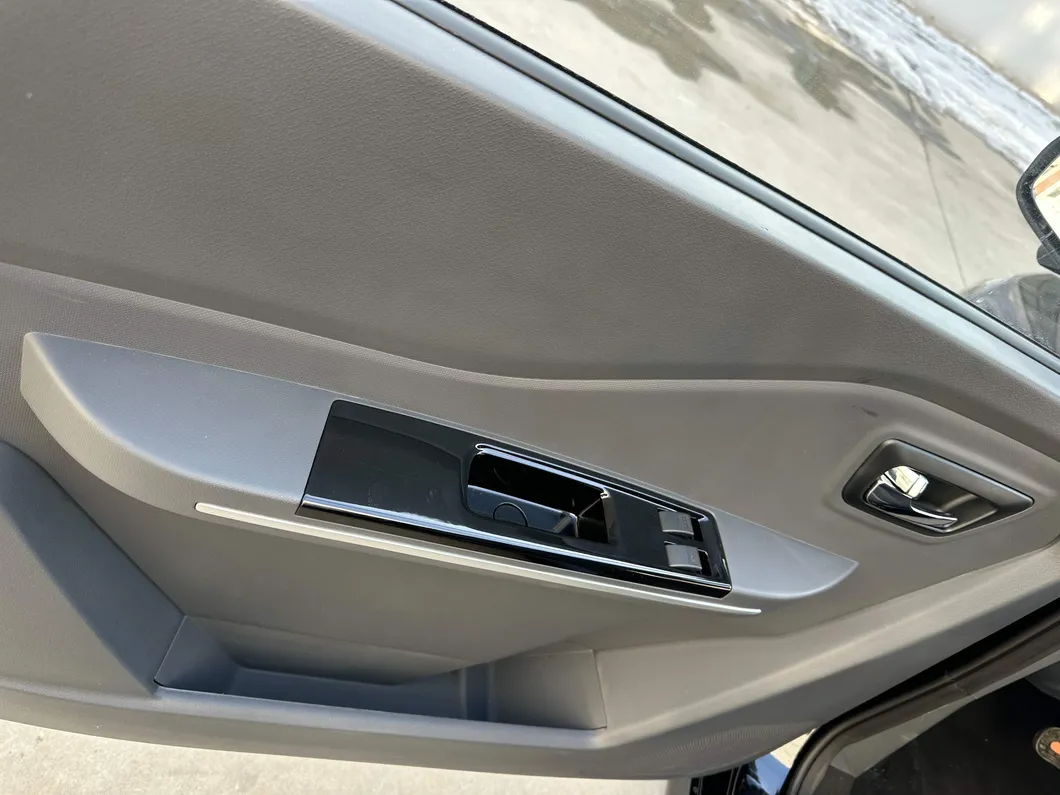 Nuevo Vehículo de Pasajeros de Energía Renovable Modelo Sedán 4 Coche Eléctrico de Alta Velocidad