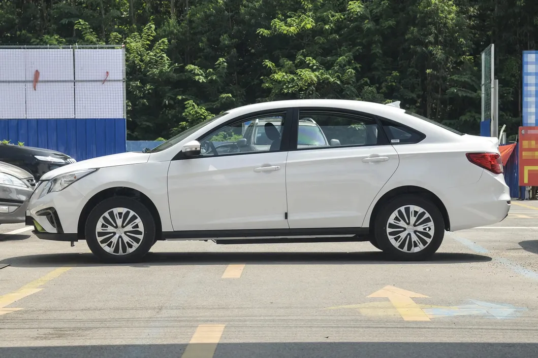 Dongfeng Aeolus E70 2023 Taxi Eléctrico Usado Sedan 5 Asientos Coche Eléctrico