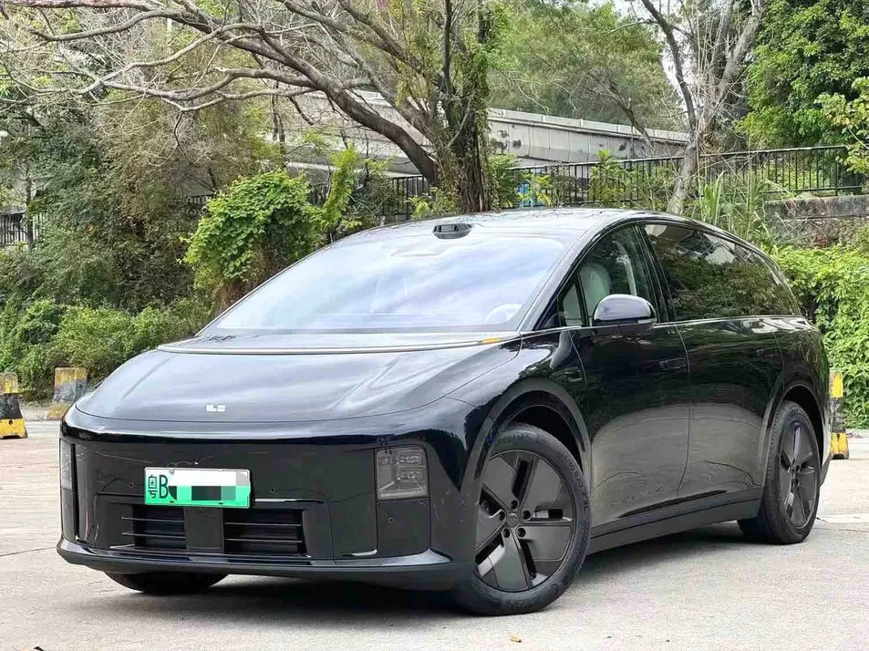 Modos de Conducción Sport+ de SUV Usados de Li Auto I8 Coche Eléctrico Usado Dinámico