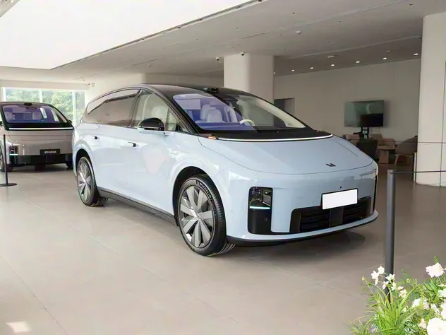Coche inteligente insignia Lixiang I8 con conducción autónoma y cabina inteligente