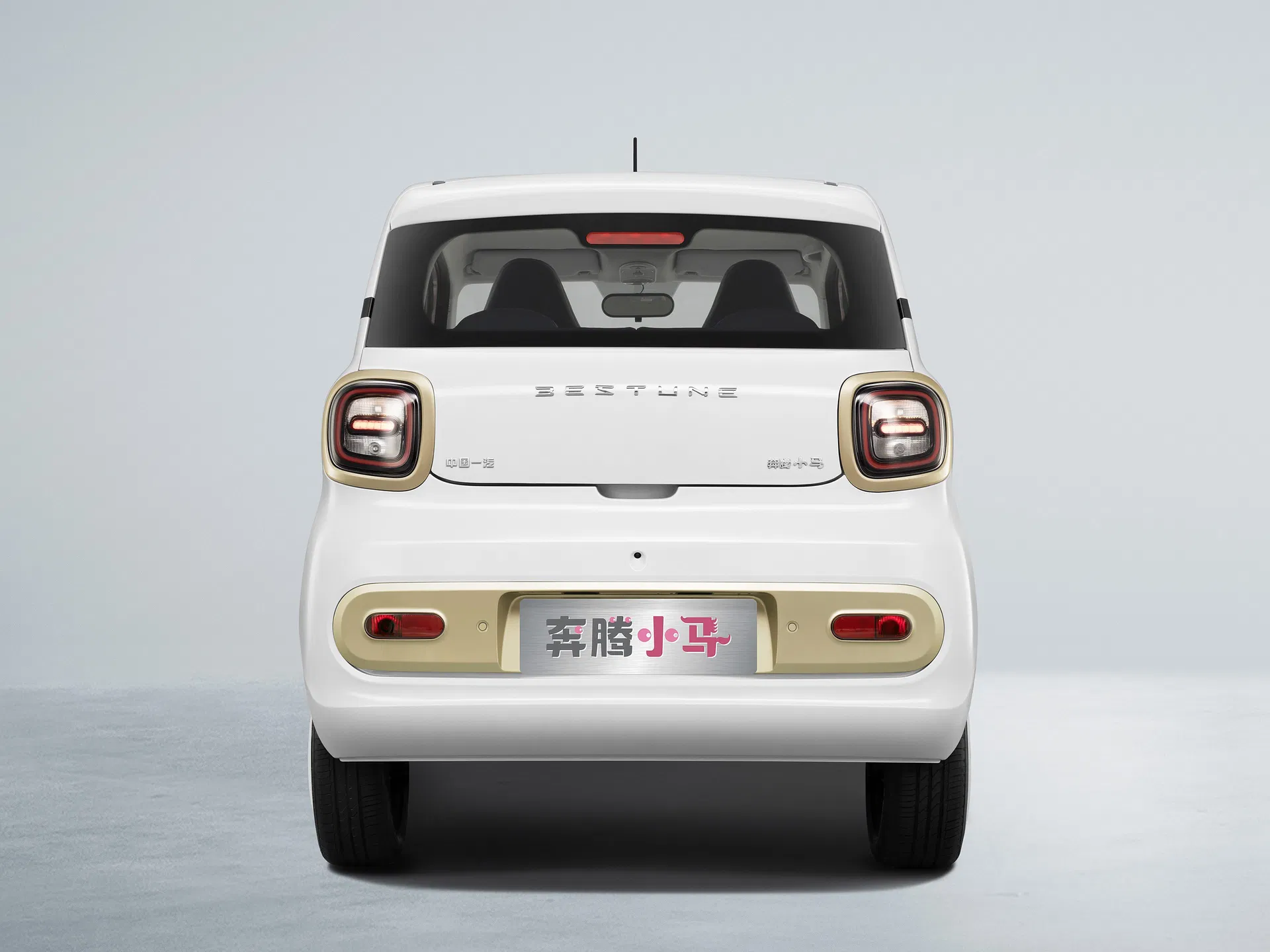 Diseño posterior de coche eléctrico urbano
