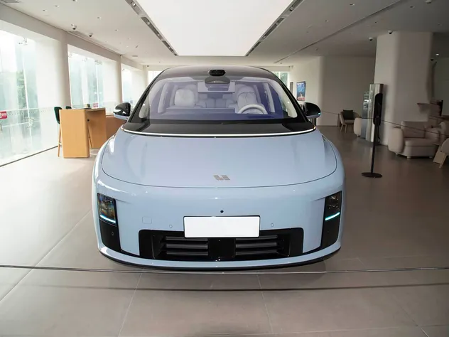 Coche inteligente insignia Lixiang I8 con conducción autónoma y cabina inteligente