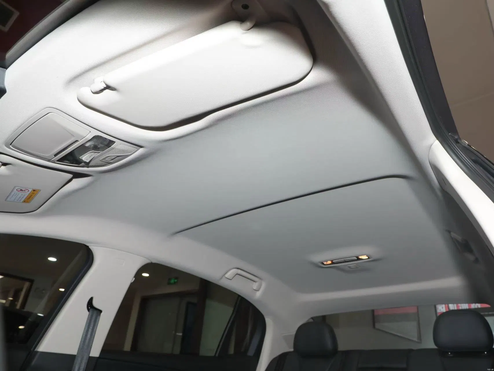 Hongqi E-Qm5: Elegancia y Comodidad para Viajes Urbanos Premium Coche