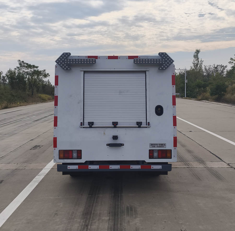 Vehículo de Mantenimiento de Carreteras Eléctrico Puro de Fila Única de Nueva Energía 4.5t 5.5m