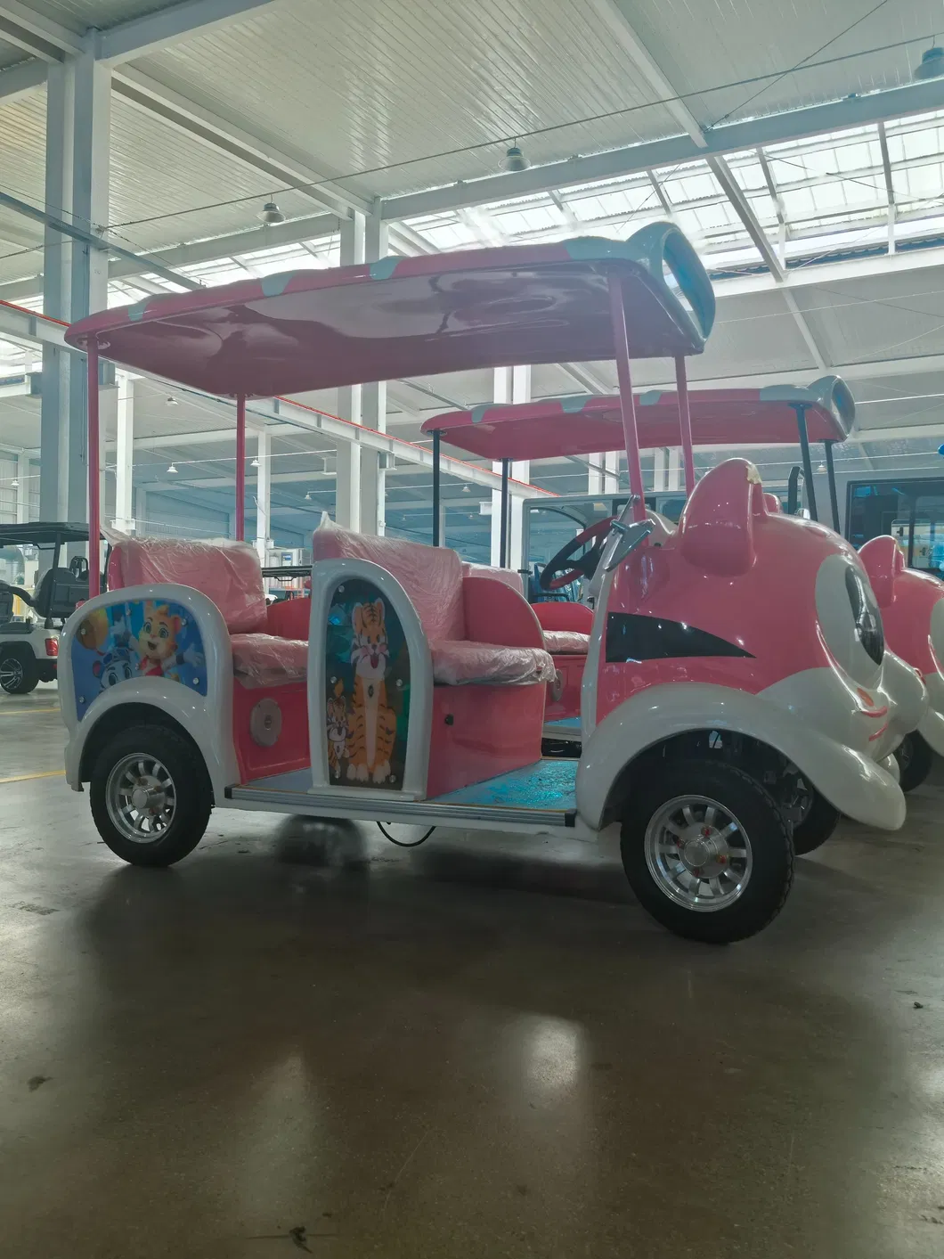Parque de atracciones coche de dibujos animados