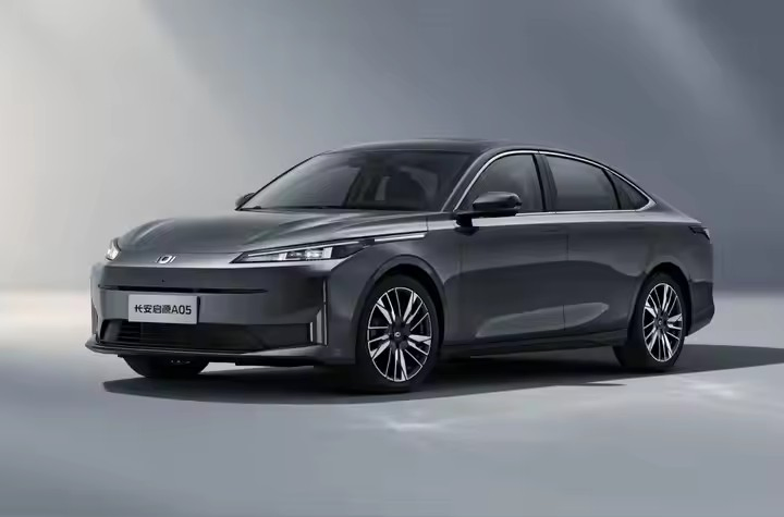 Changan Qiyuan Origen A05 Vehículo Eléctrico Híbrido Enchufable 1.5L Sedán de Nueva Energía Coche EV Estructura de Carrocería Hatchback de Dirección Izquierda