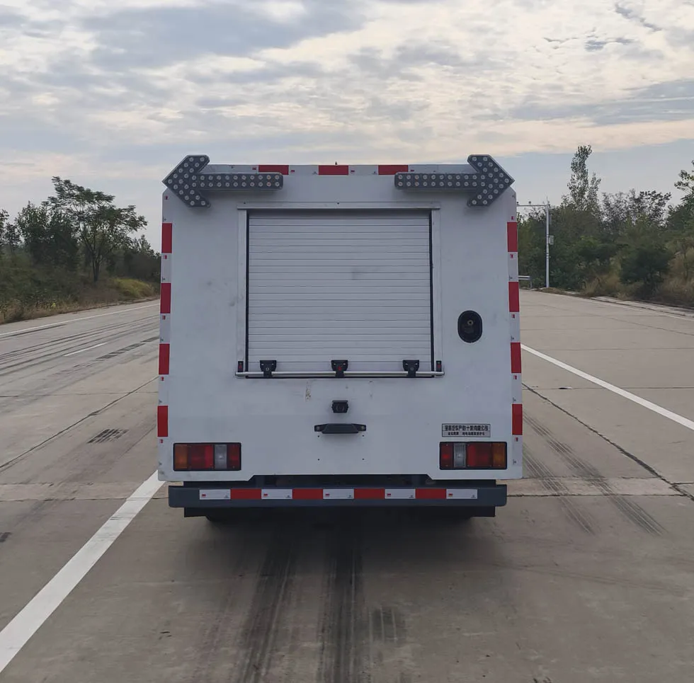 Vehículo de Mantenimiento de Carreteras Eléctrico Puro de Fila Única de Nueva Energía 4.5t 5.5m