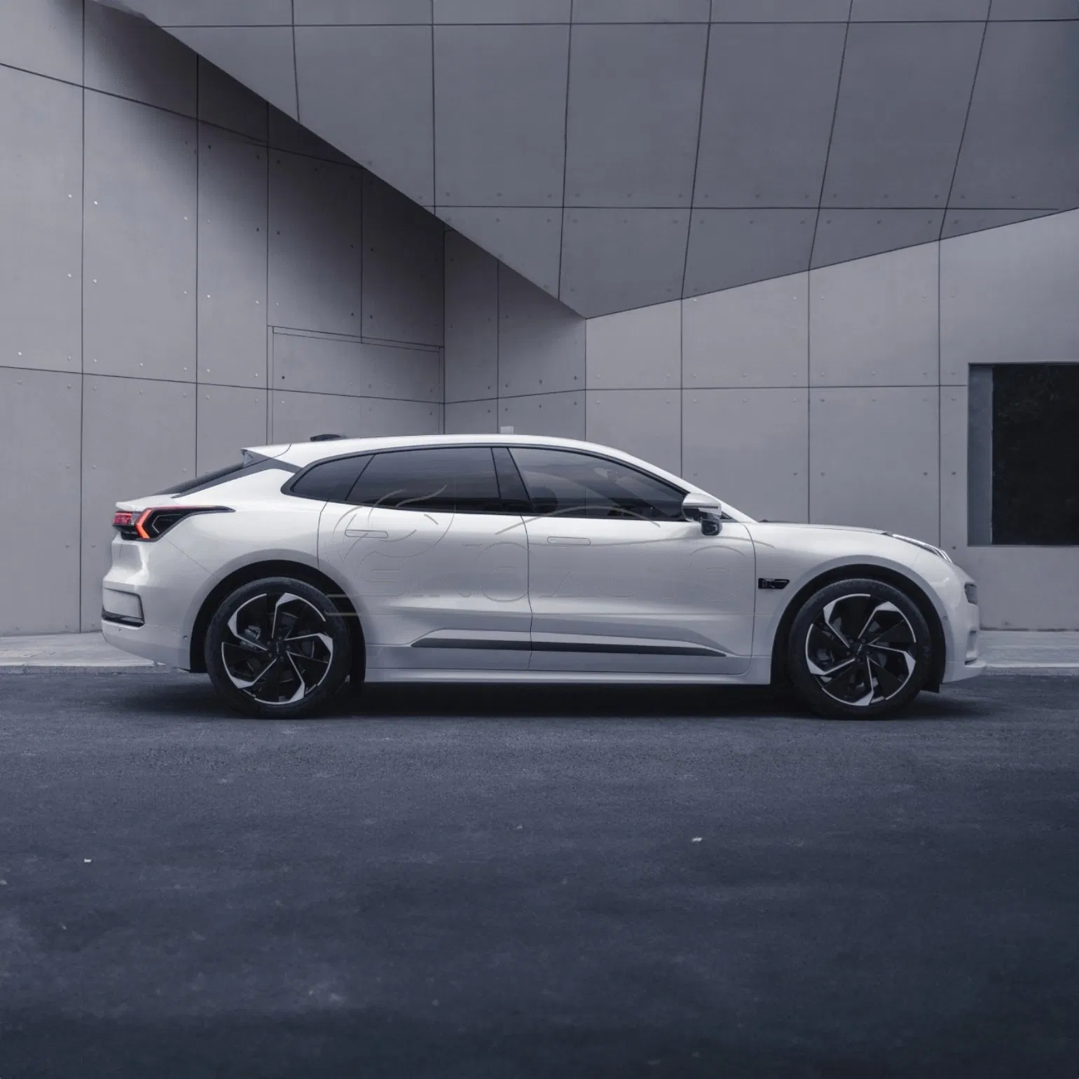Vehículo de segunda mano Zeekr 001 Fábrica de coches en China Vehículo de segunda mano 5-Door 5-Passenger Hatchback Sedán Coche de segunda mano Vehículo eléctrico