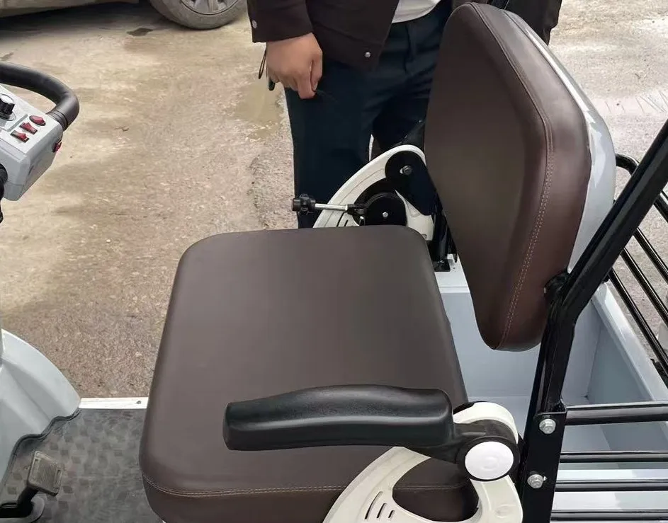 Asiento de cuero Comfort y reposabrazos lateral plegable