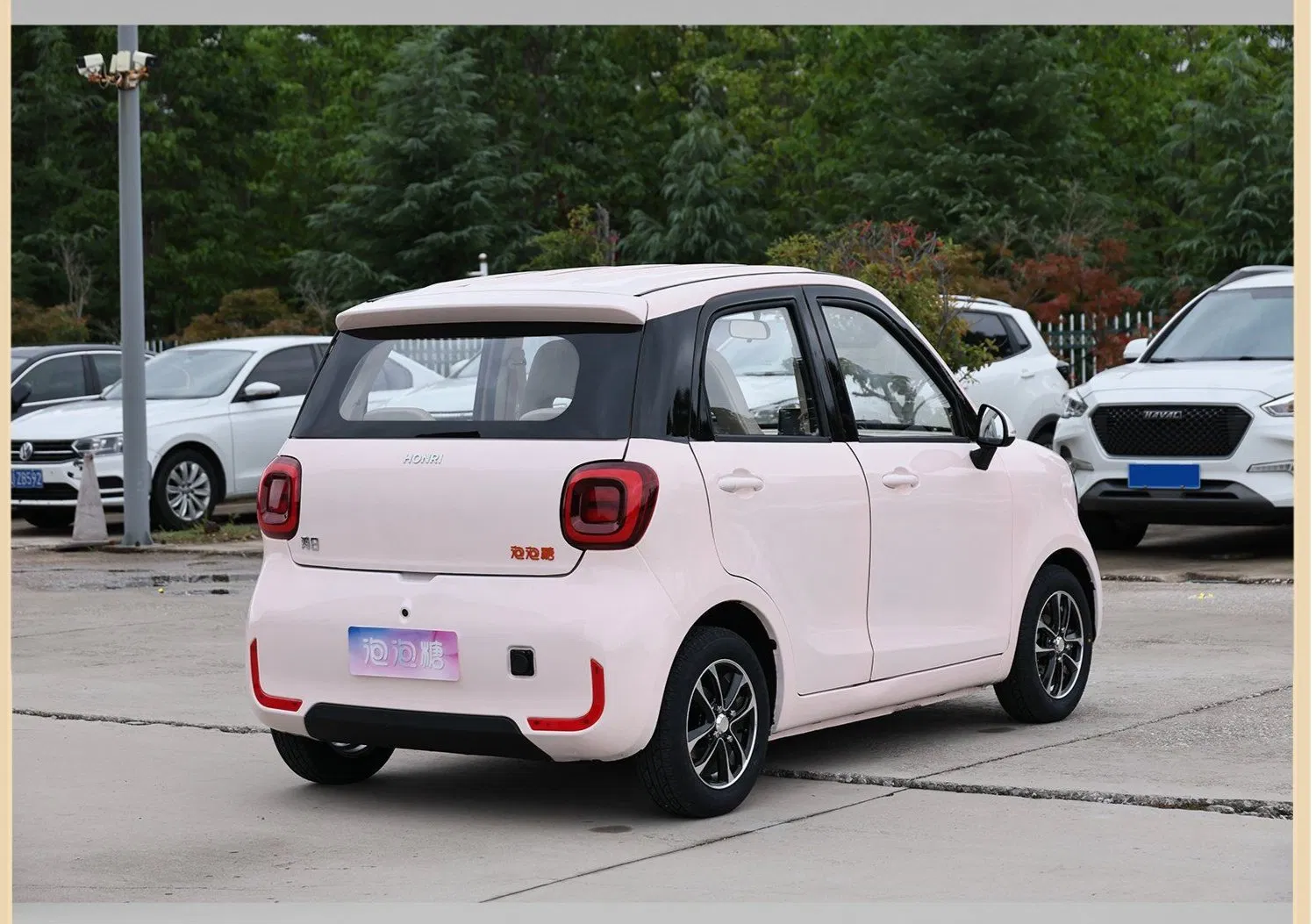 Mini Coche Eléctrico en Carretera Urbana
