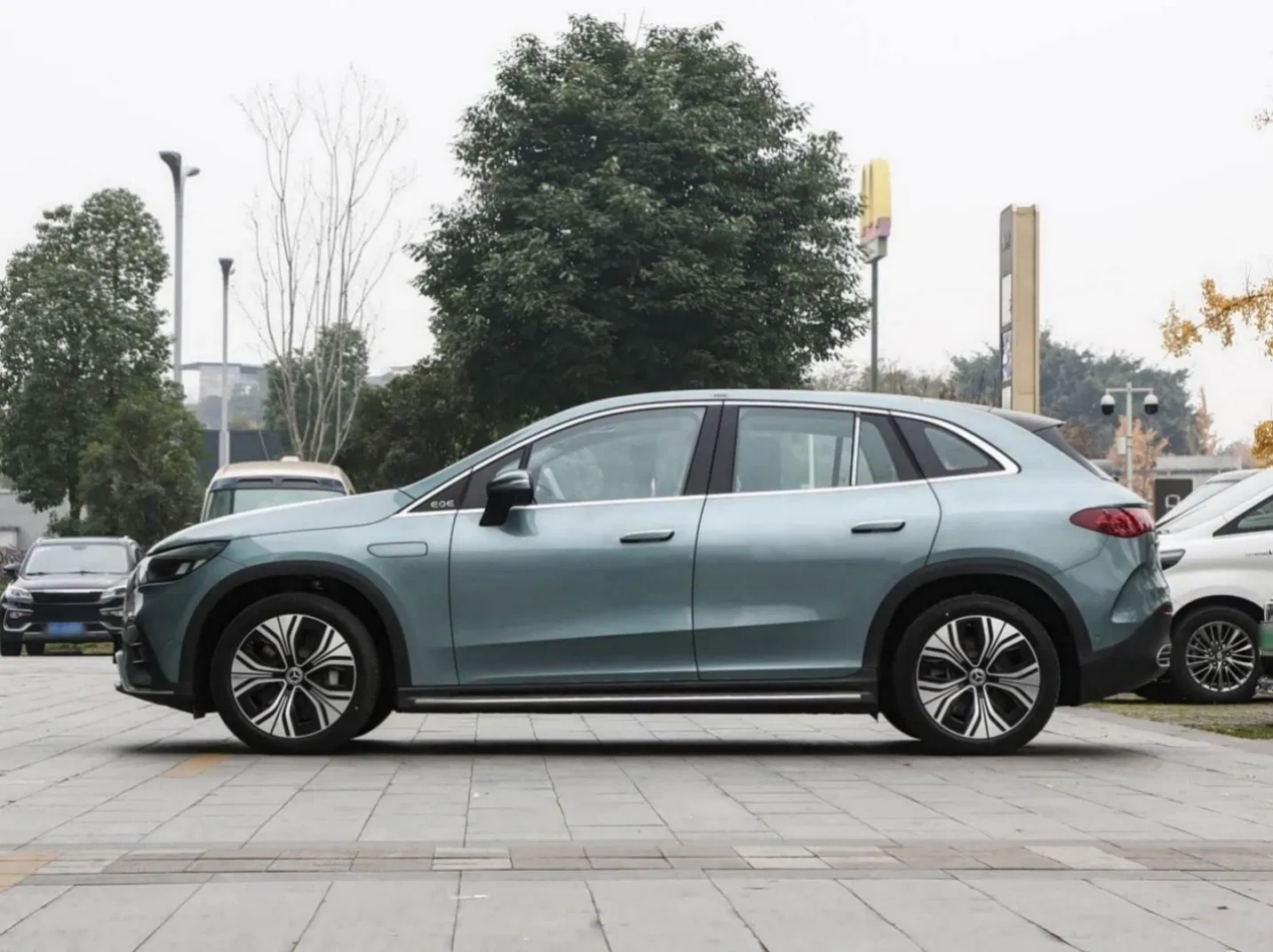 609km Precio de fábrica práctico vehículo eléctrico usado Mercedes Benz Eqe para flota