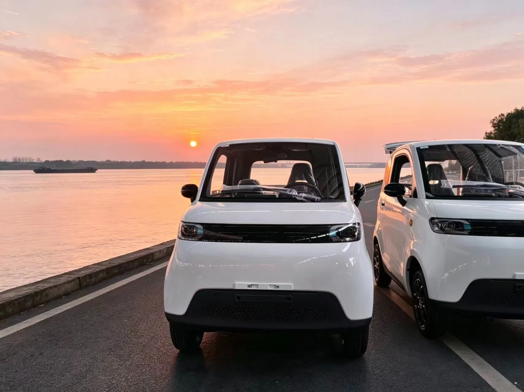 Scooter de movilidad eléctrica de cuatro ruedas para personas mayores, vehículo de baja velocidad completamente cerrado