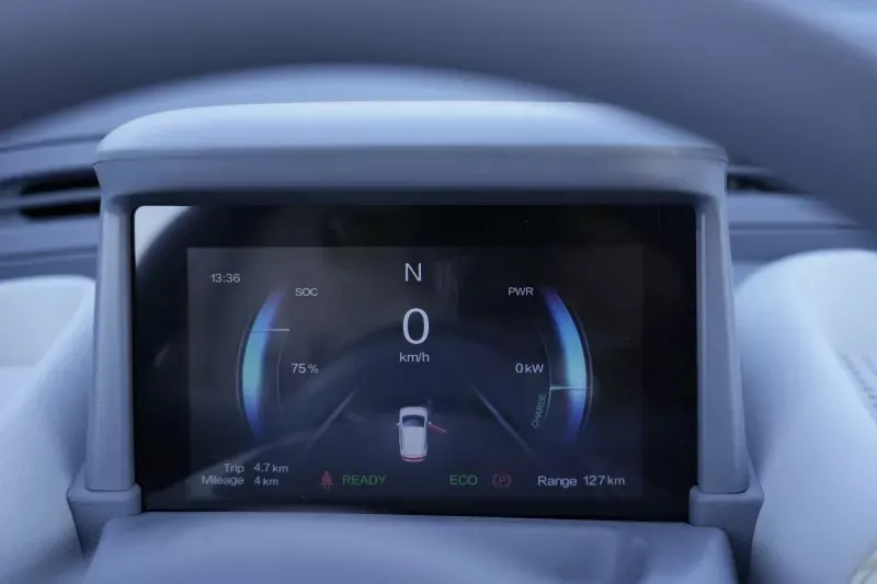 Coche mini eléctrico de pasajeros compacto para todas las estaciones, vehículo de nueva energía popular