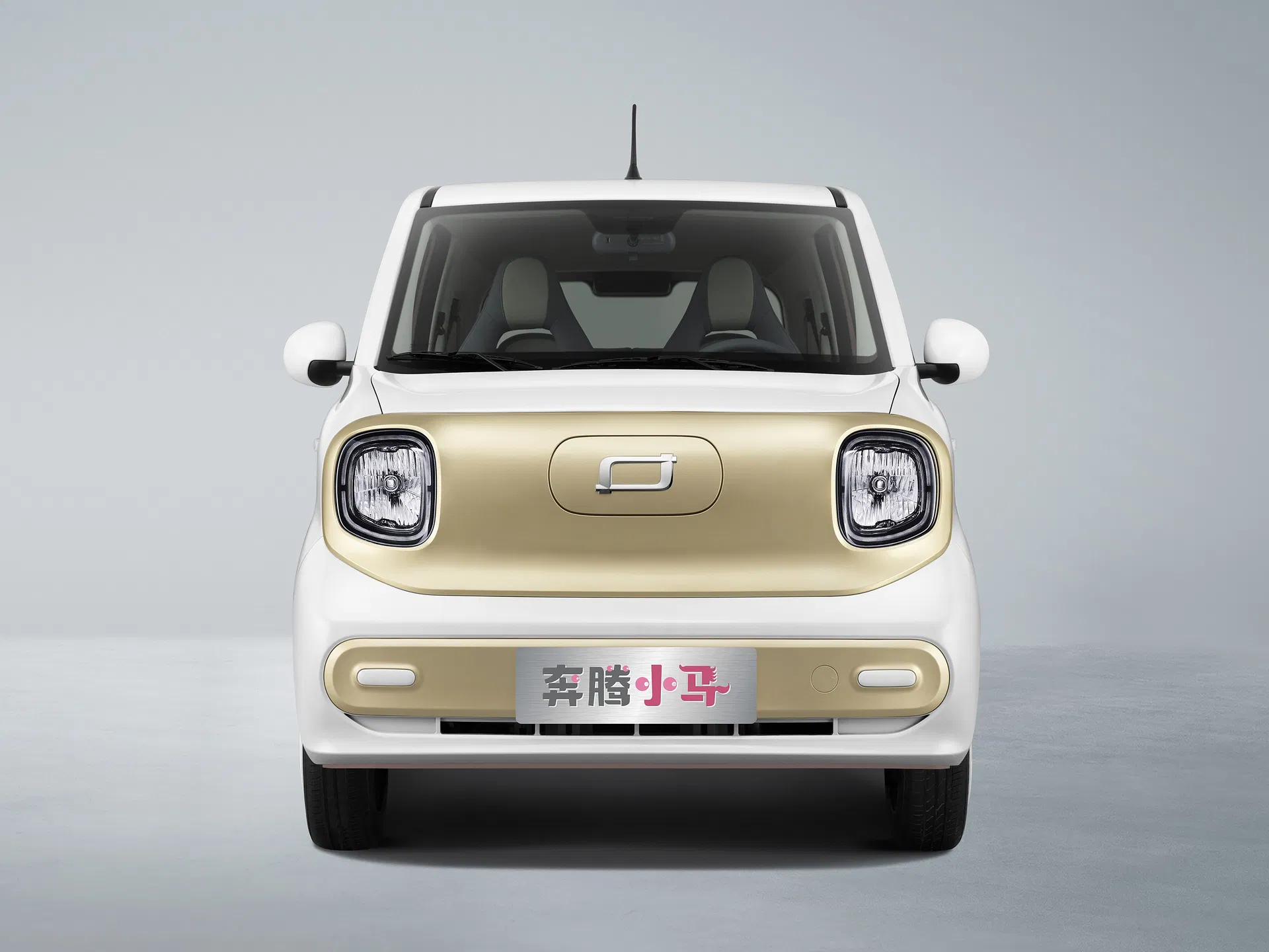 Vehículo eléctrico miniatura vista lateral exterior