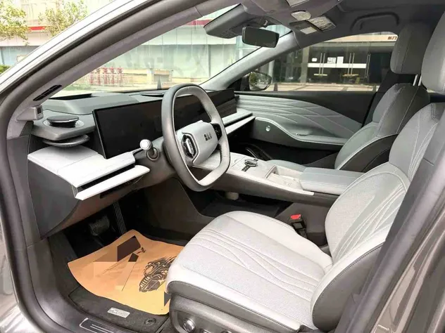 Programa de Comercio Transfronterizo Apoyado por Automóviles: Geely Galaxy E8 Coche Usado Probado Smart Conectado EV con Chip Qualcomm 8295 Sistema de Cabina Inteligente