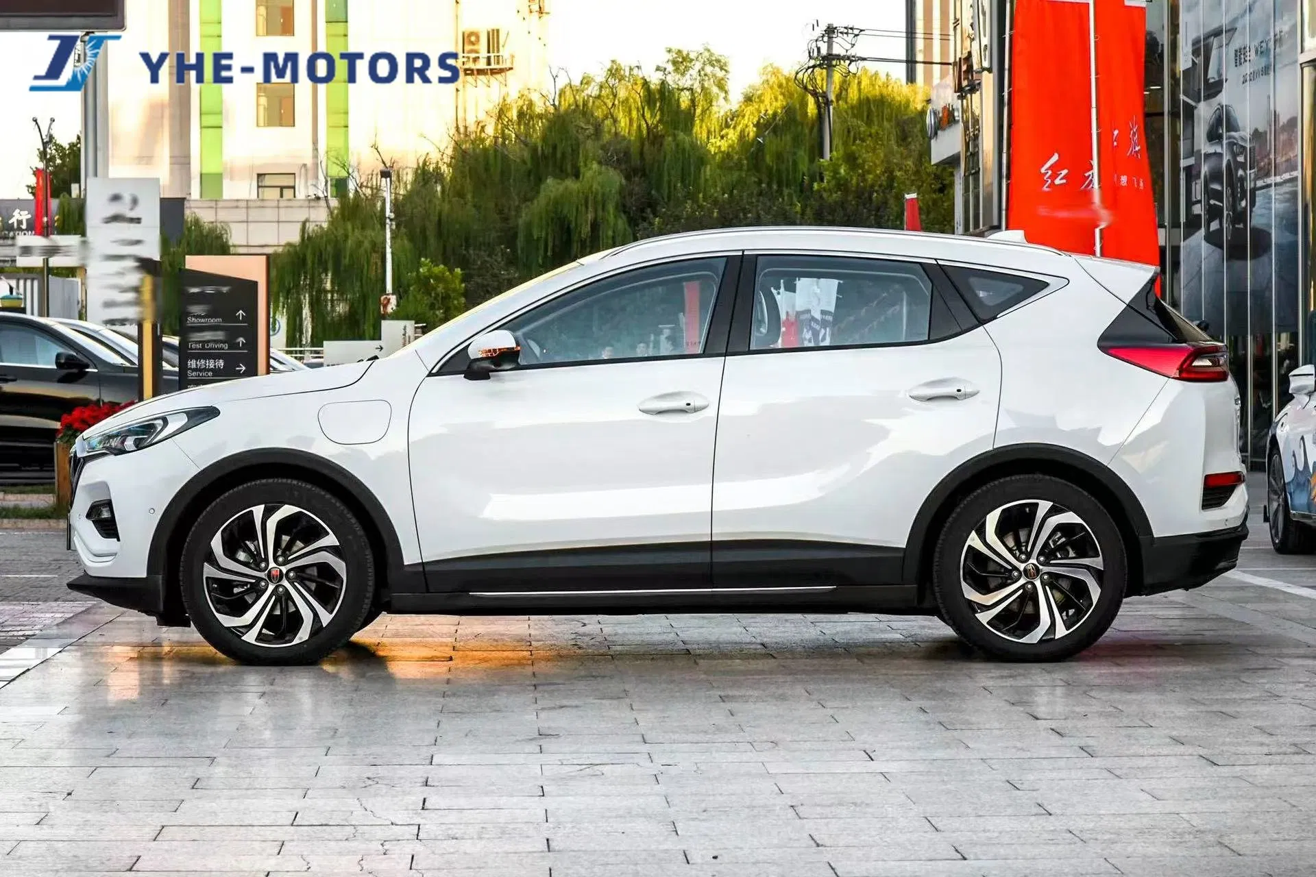 Coches baratos Hong Qi Ehs 3 Circula coche usado eléctrico para alquiler de taxis vehículos de nueva energía usados baratos
