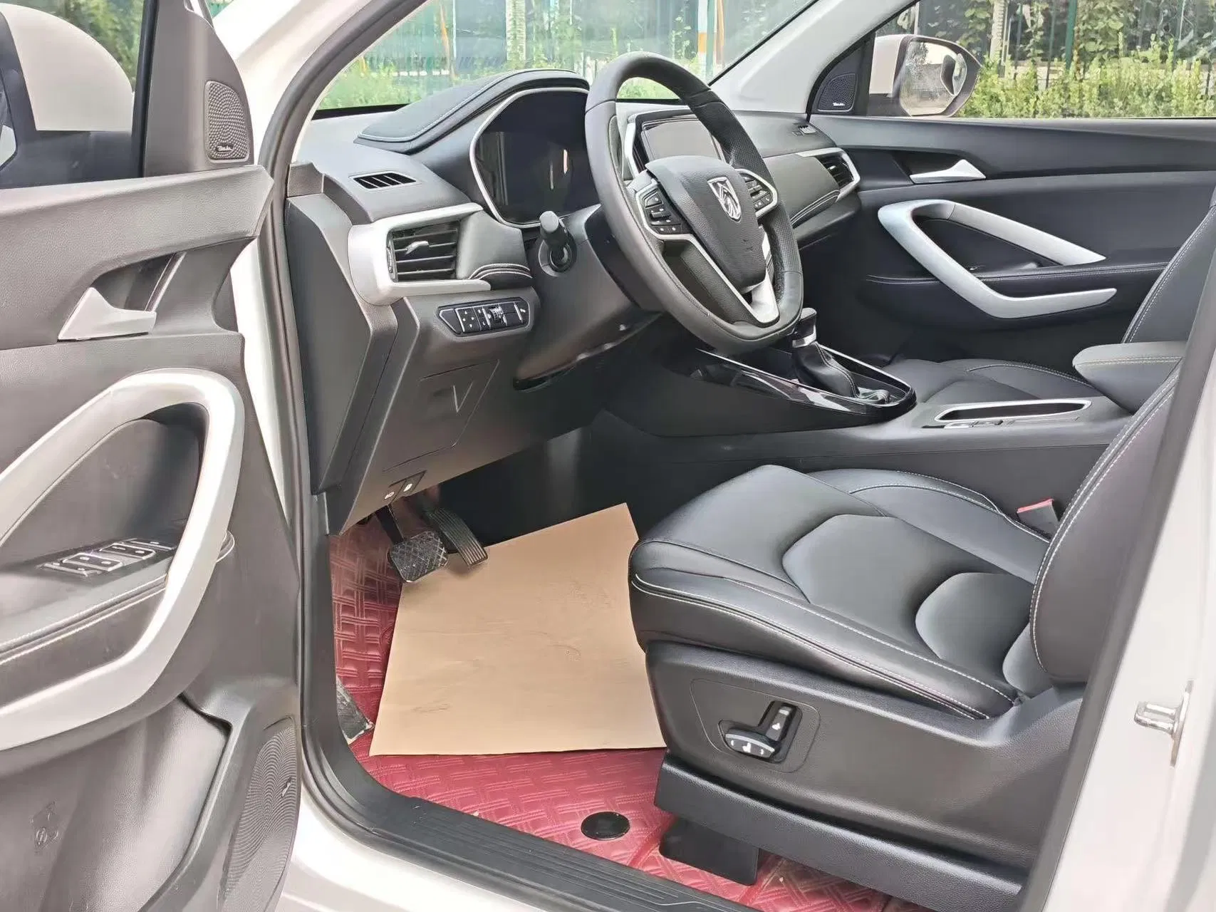 2021 Coche Baojun de gama alta 530 7-Seat Versión premium automática conectada a Internet en excelente estado, gran pantalla de control central, instrumento completamente LCD