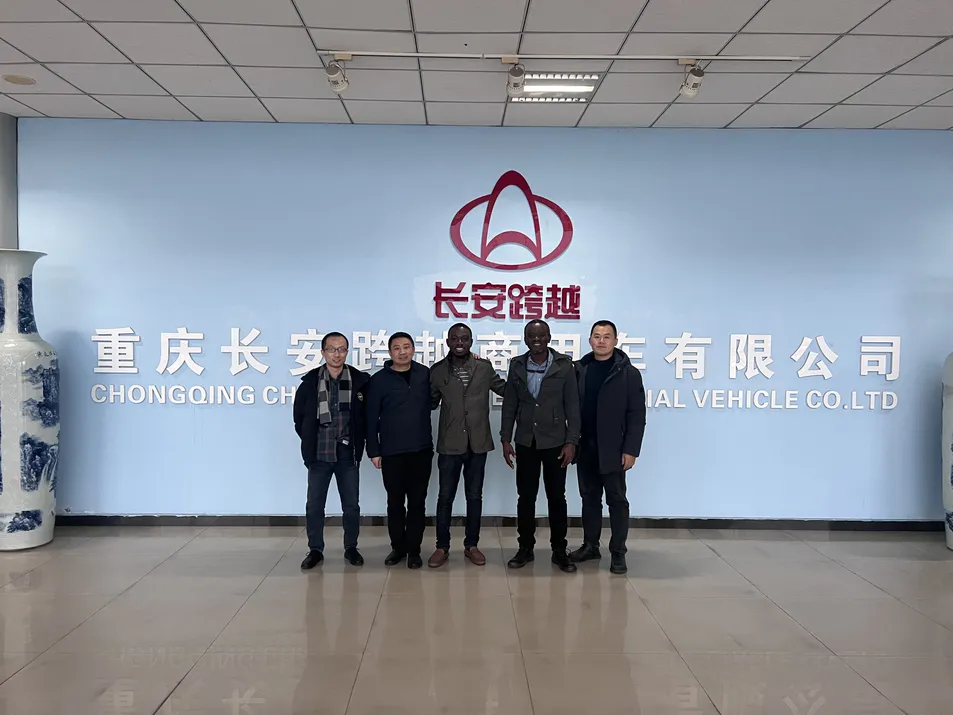 Rendimiento Potente Conectividad Xiao Mi Yu7 Auto Eléctrico para Conducción Urbana