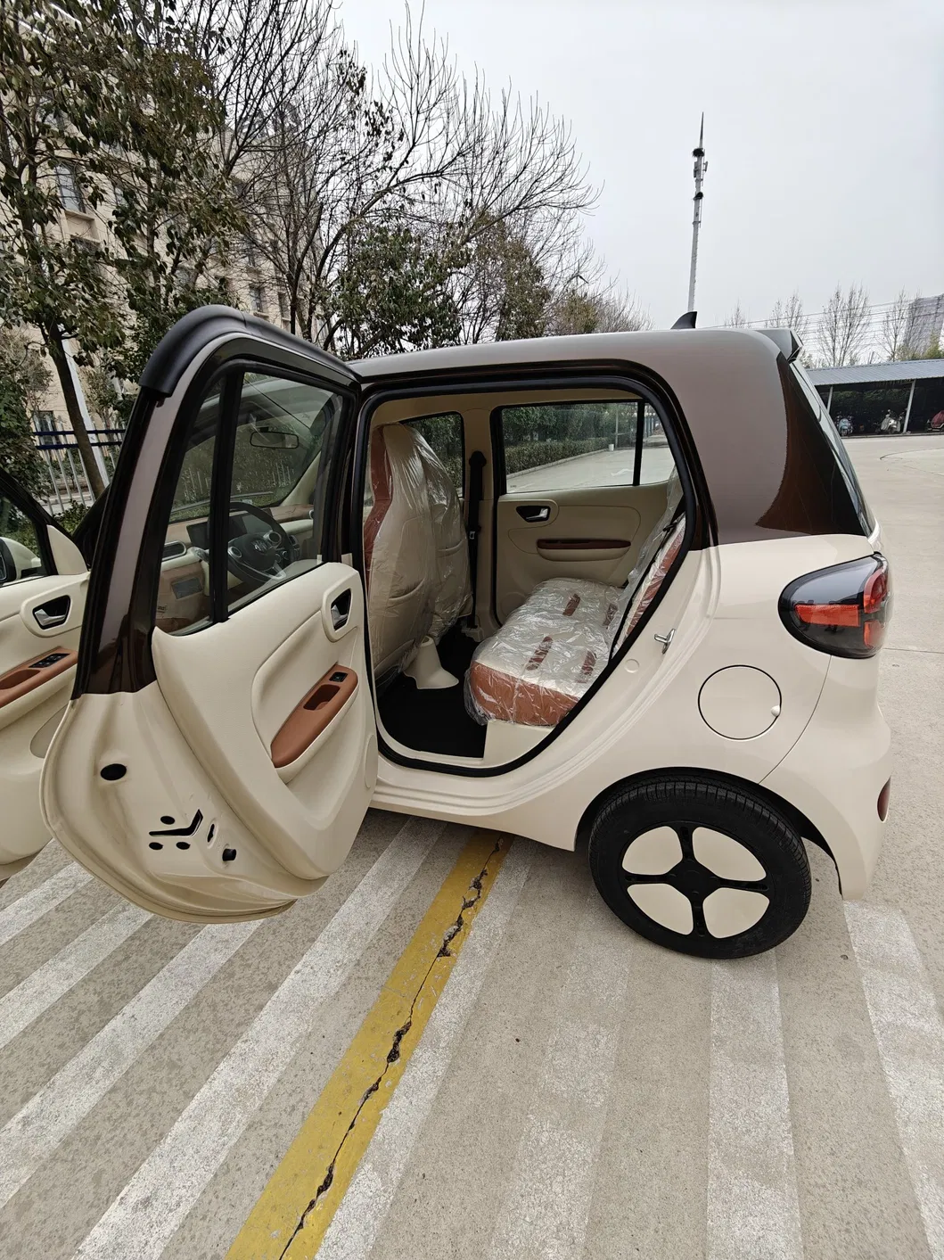 Fotos detalladas del vehículo eléctrico 8