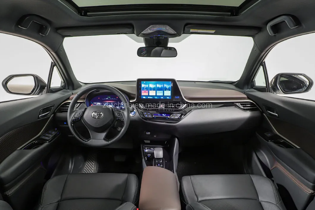 Detalle del neumático y coche eléctrico