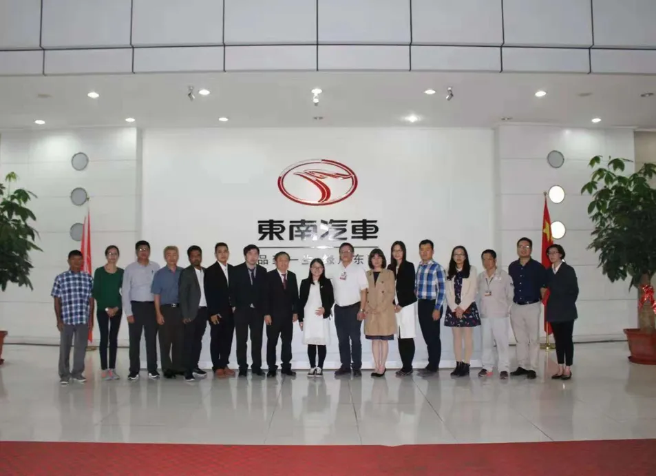Rendimiento Potente Conectividad Xiao Mi Yu7 Auto Eléctrico para Conducción Urbana