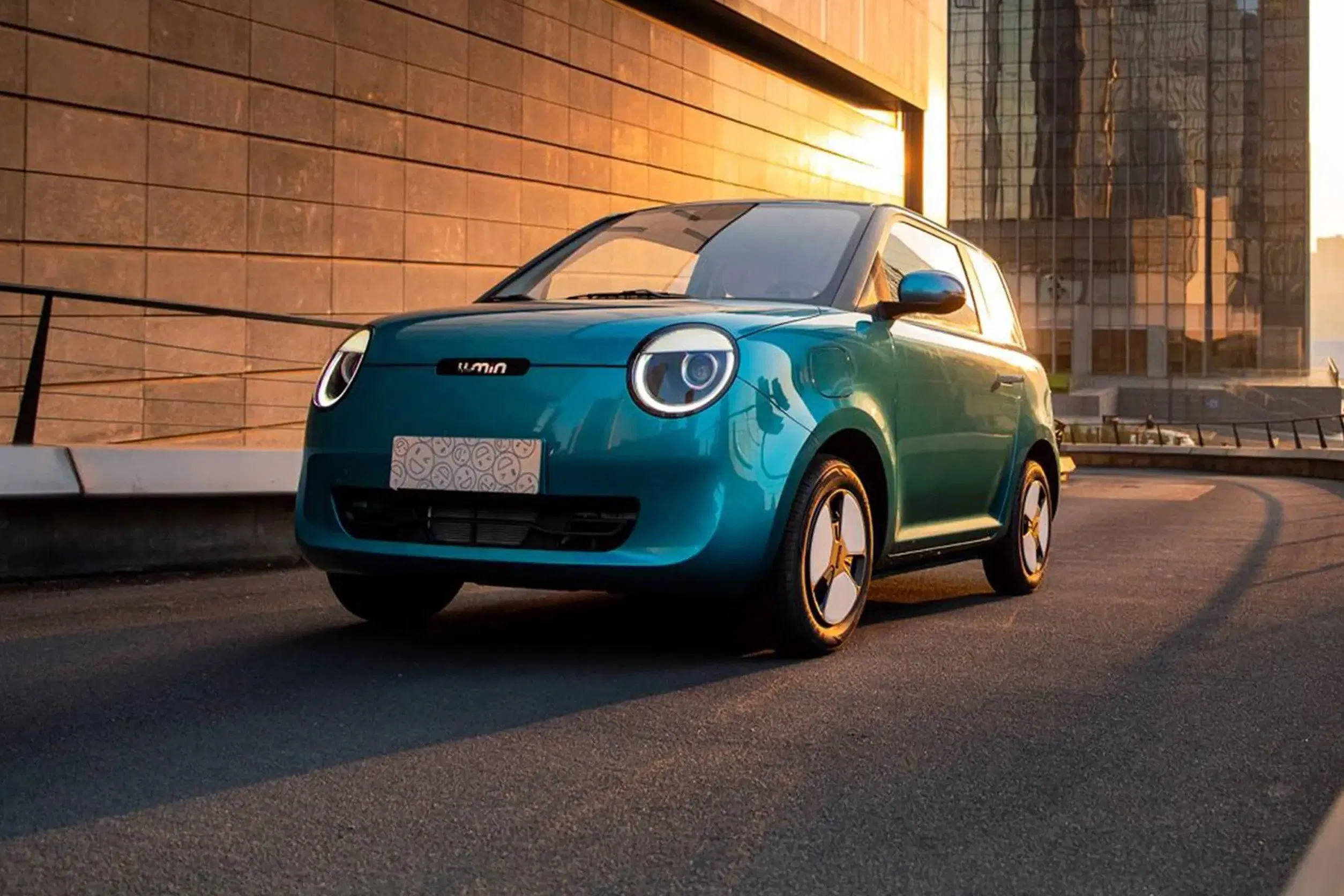 Coche eléctrico compacto de baja velocidad Changan Lumin vehículo de movilidad urbana vehículo eléctrico mini de energía de China SUV barato batería auto coche con estación de carga