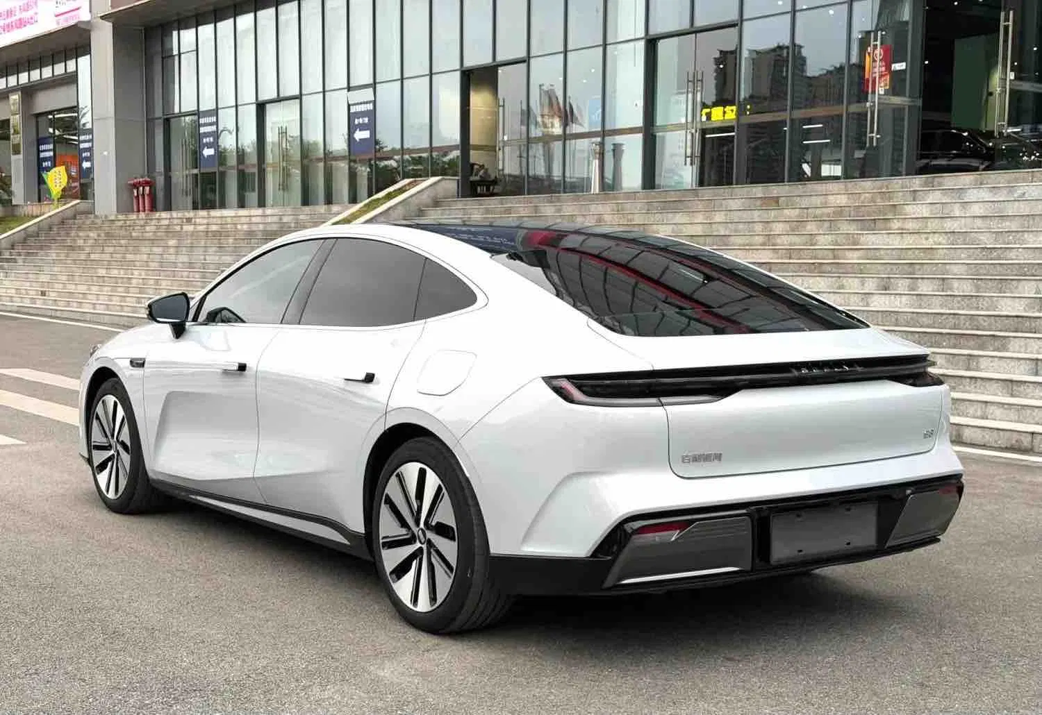 Programa de Comercio Transfronterizo Apoyado por Automóviles: Geely Galaxy E8 Coche Usado Probado Smart Conectado EV con Chip Qualcomm 8295 Sistema de Cabina Inteligente