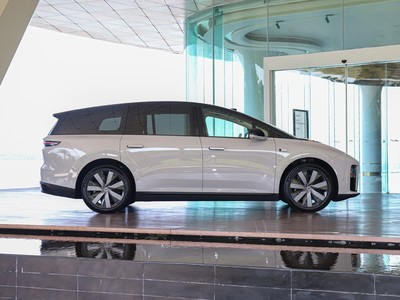 Coche inteligente insignia Lixiang I8 con conducción autónoma y cabina inteligente