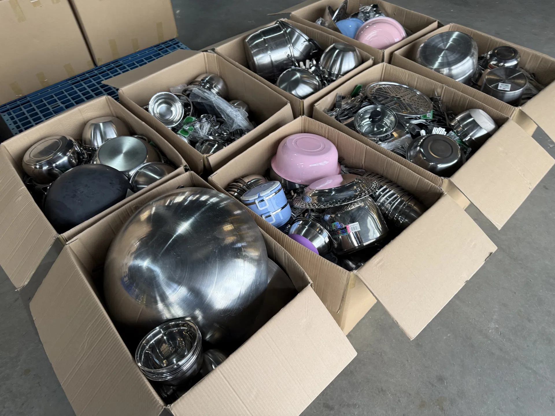 Aluminum Cookware Display