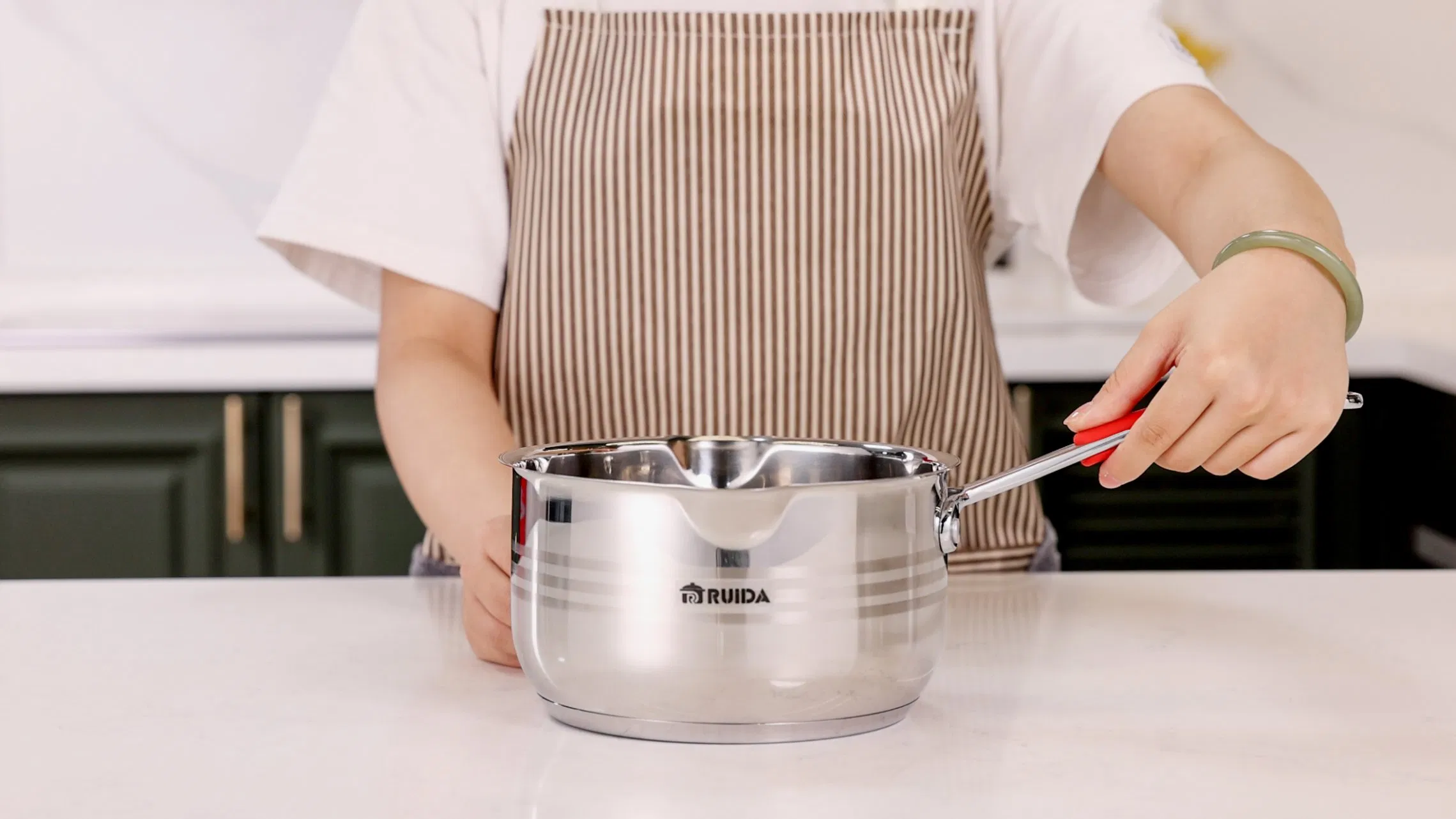 Various Capacity Kitchemware Stainless Steel Saucepan with Colorful Handle