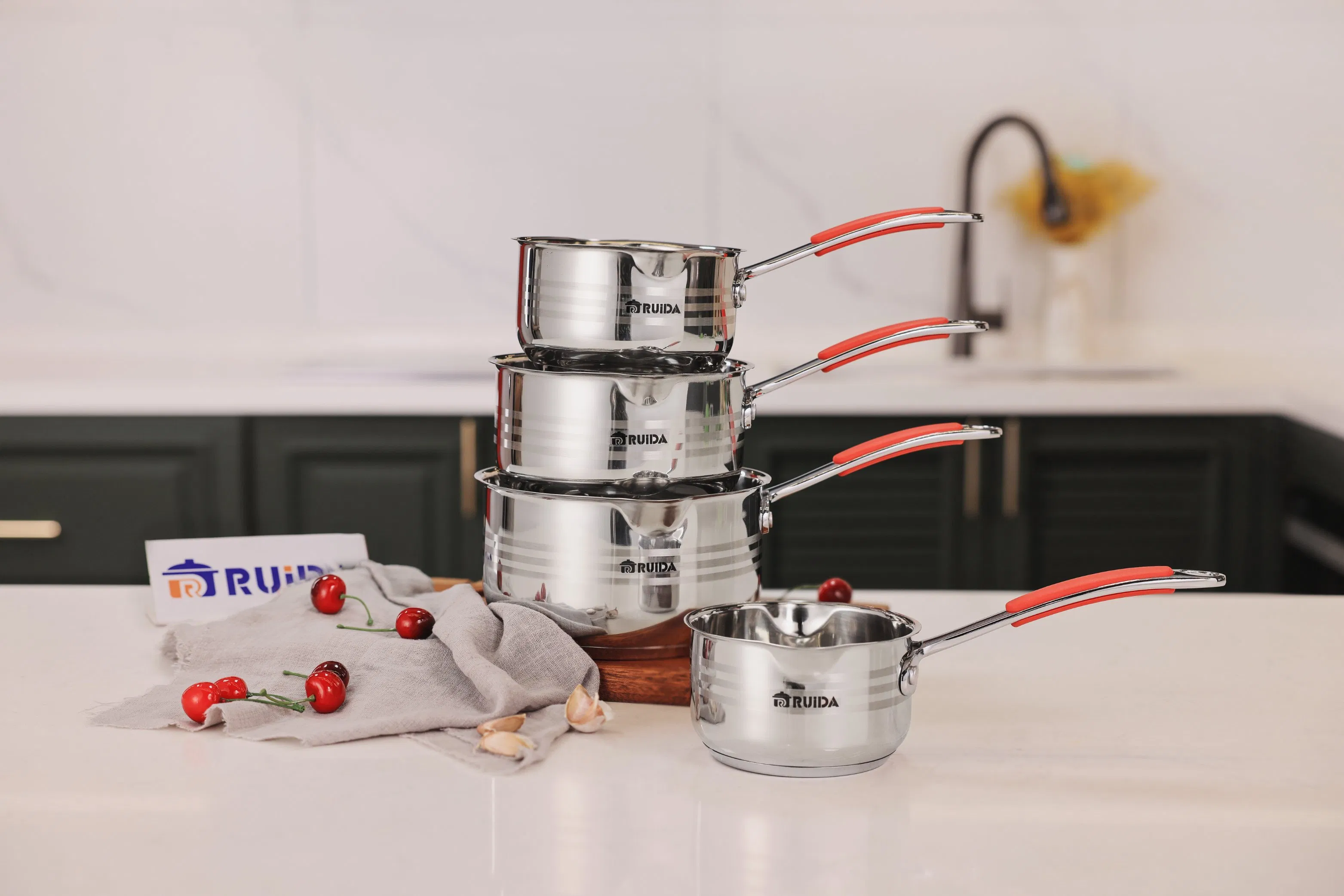 Various Capacity Kitchemware Stainless Steel Saucepan with Colorful Handle