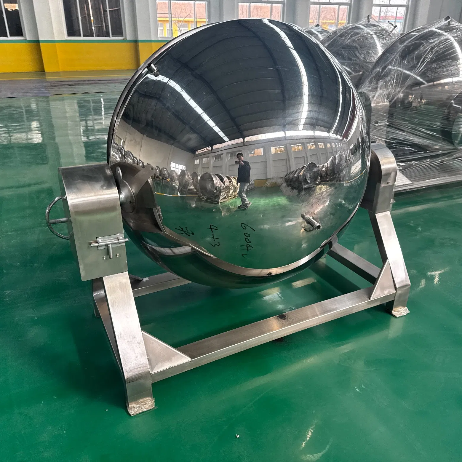 Non-Stick Stainless Steel Wok with Ergonomic Handle for Easy Cooking