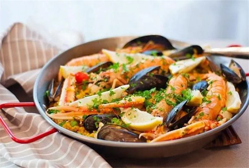 Spanish Paella Pan Display