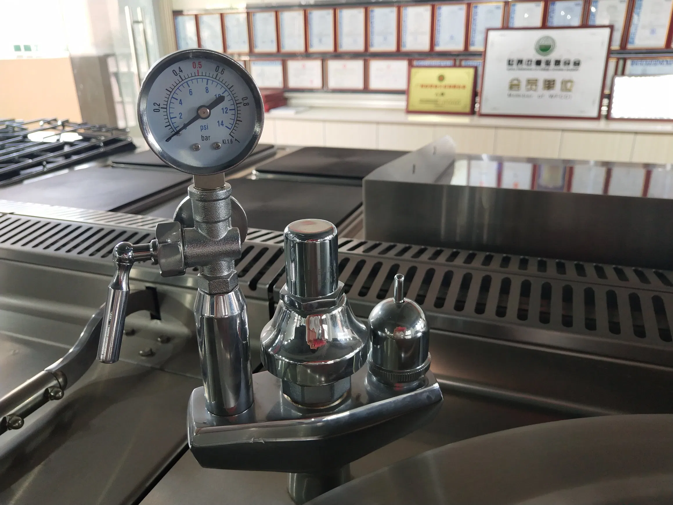 Commercial Stainless Steel 60L Capacity Jacketed Layer Gas Boiling Pan for Rice with Drain Cock and Standby Pilot Kitchen Equipment (7G-RO)