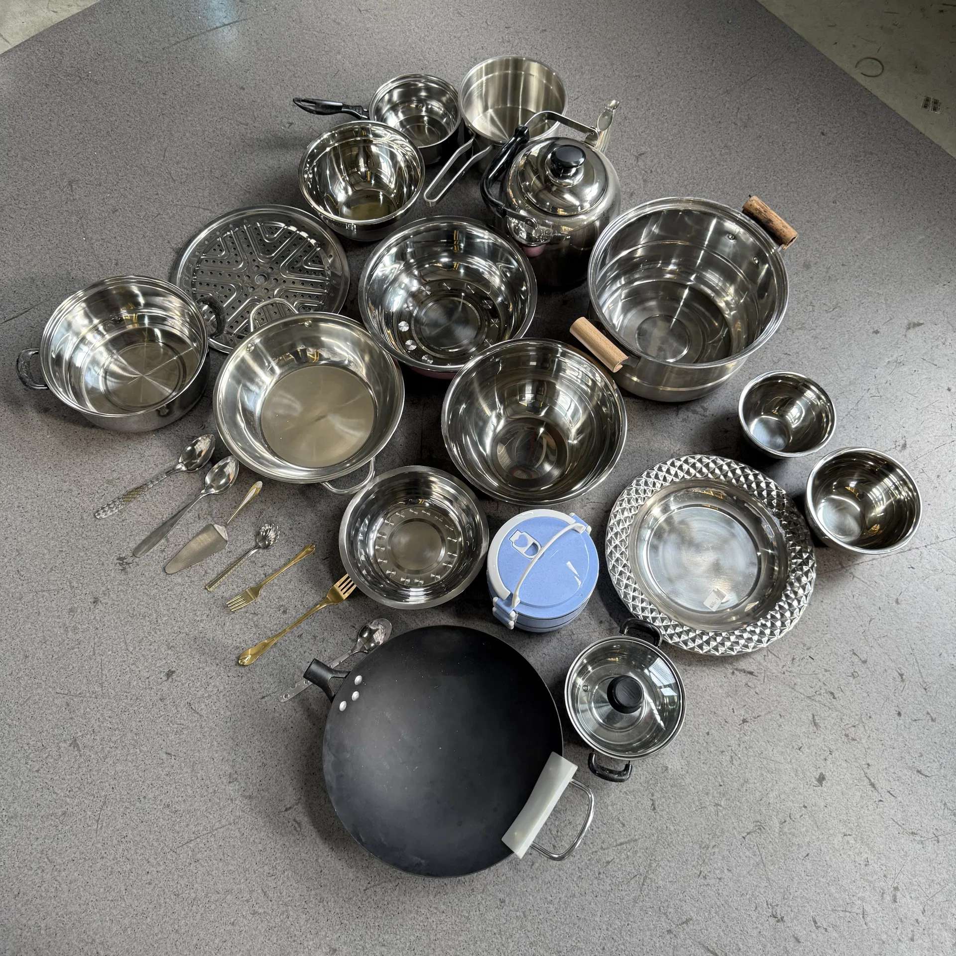 Kitchenware Set Details