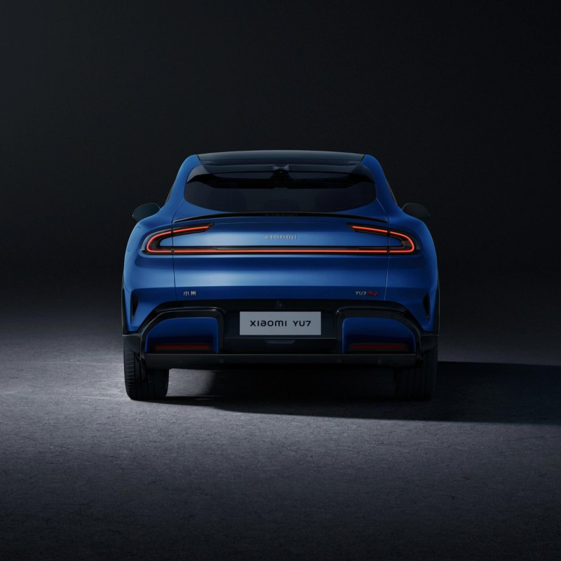 Chinese Electric Auto Car with Dual 80W Wireless Charging Pad