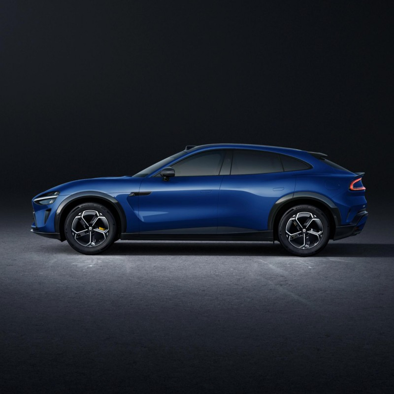 Chinese Electric Auto Car with Dual 80W Wireless Charging Pad