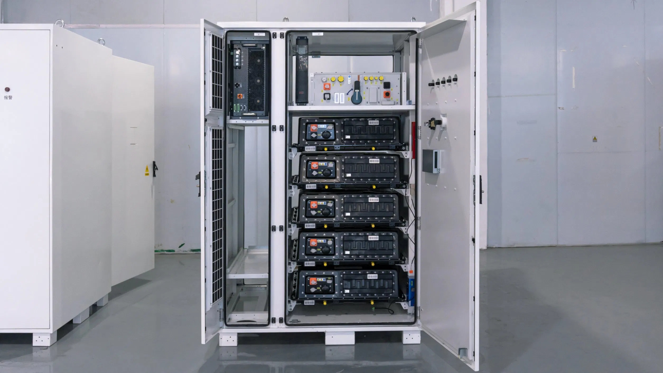 Infra Energy Storage Grid Power Supply 215kwh with 100kw Output Power Support Parallel Connection Photovoltaic Industrial Power Bank