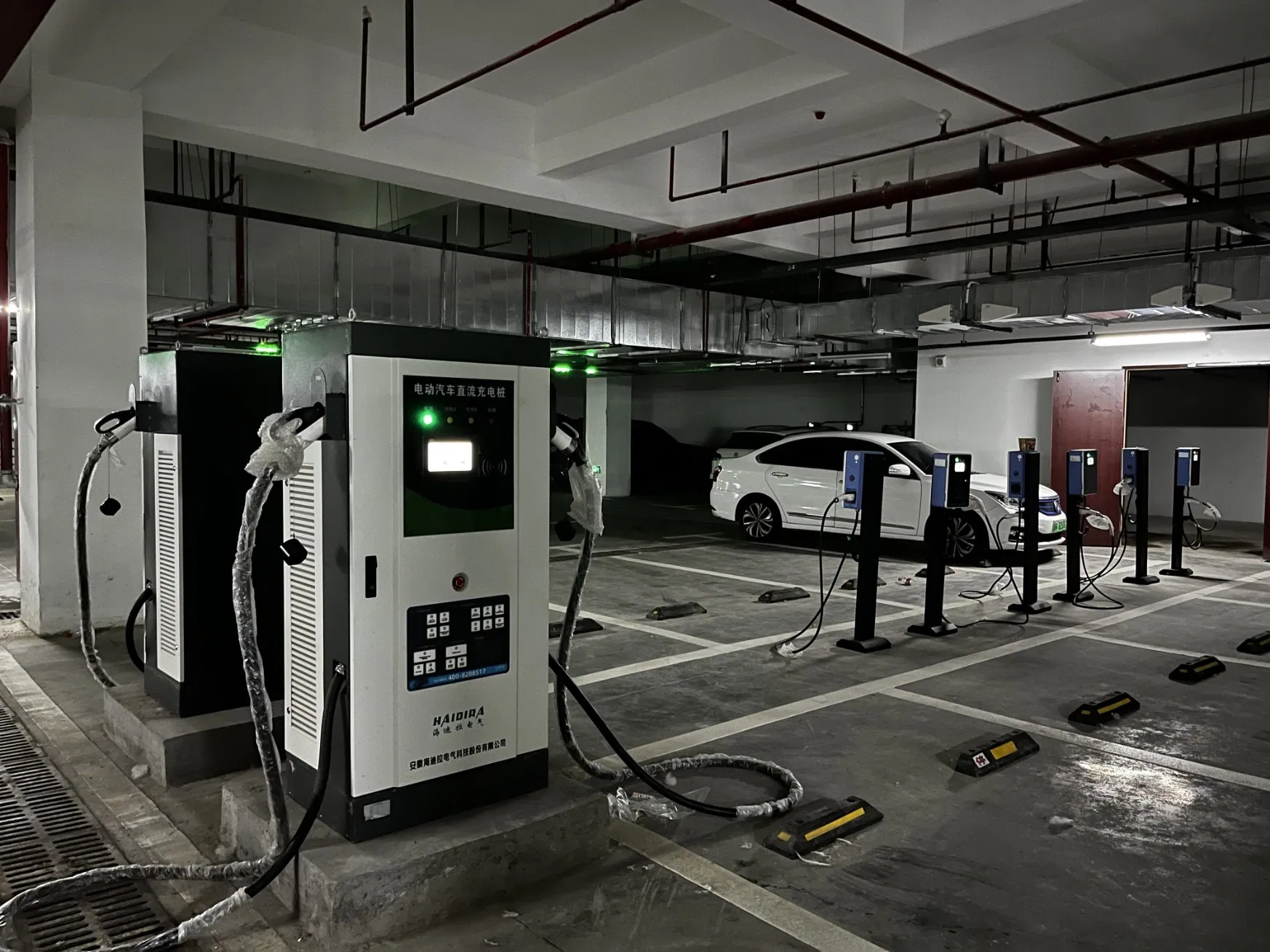 120kw Floor Mounted DC Fast EV Charging Station, 5m Length 7inch Screen, Single Gun, for Public Use