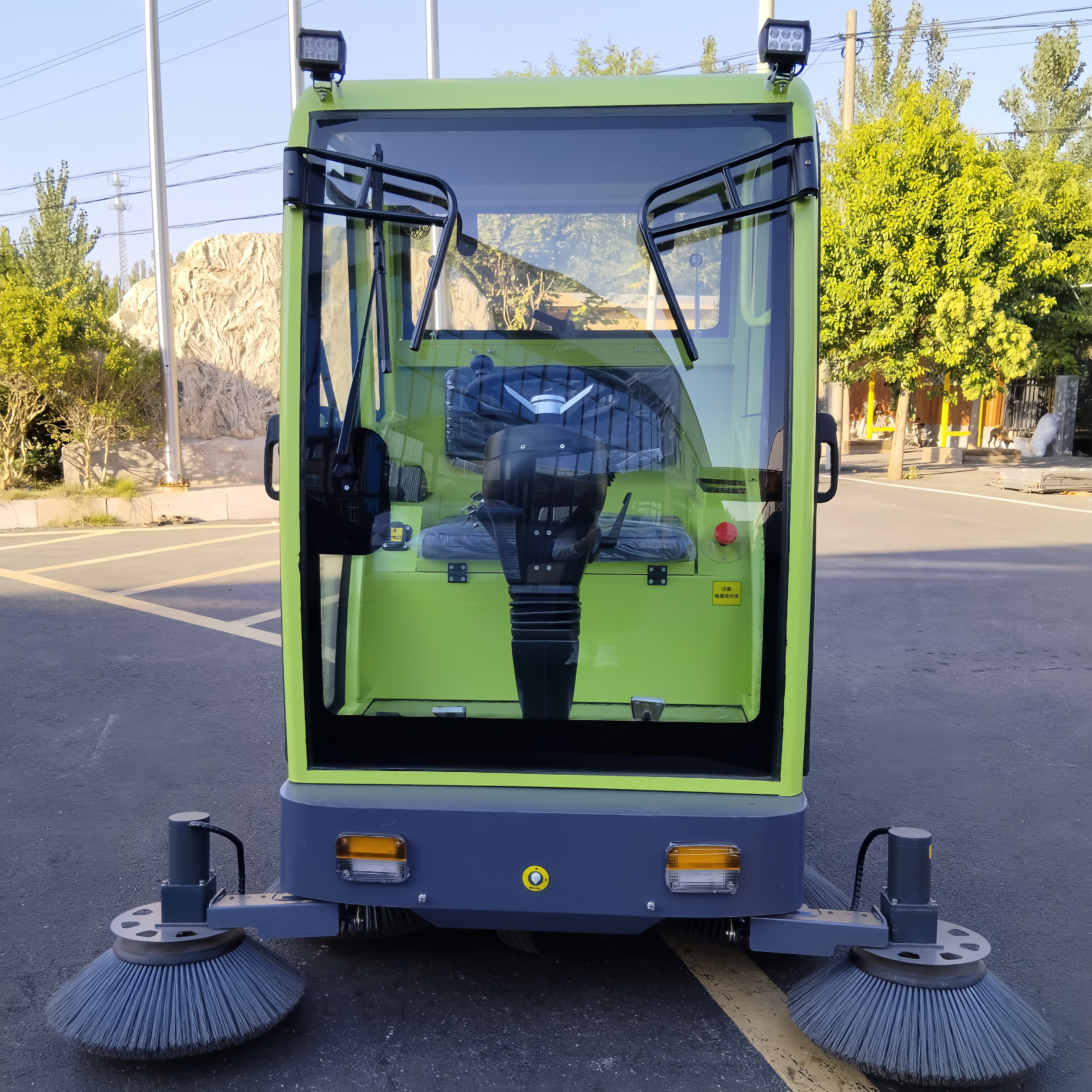 New Industrial Electric Ride-On Self-Propelled Floor Scrubber Robot with Dual Brushes and Side Brush Street Sweeper