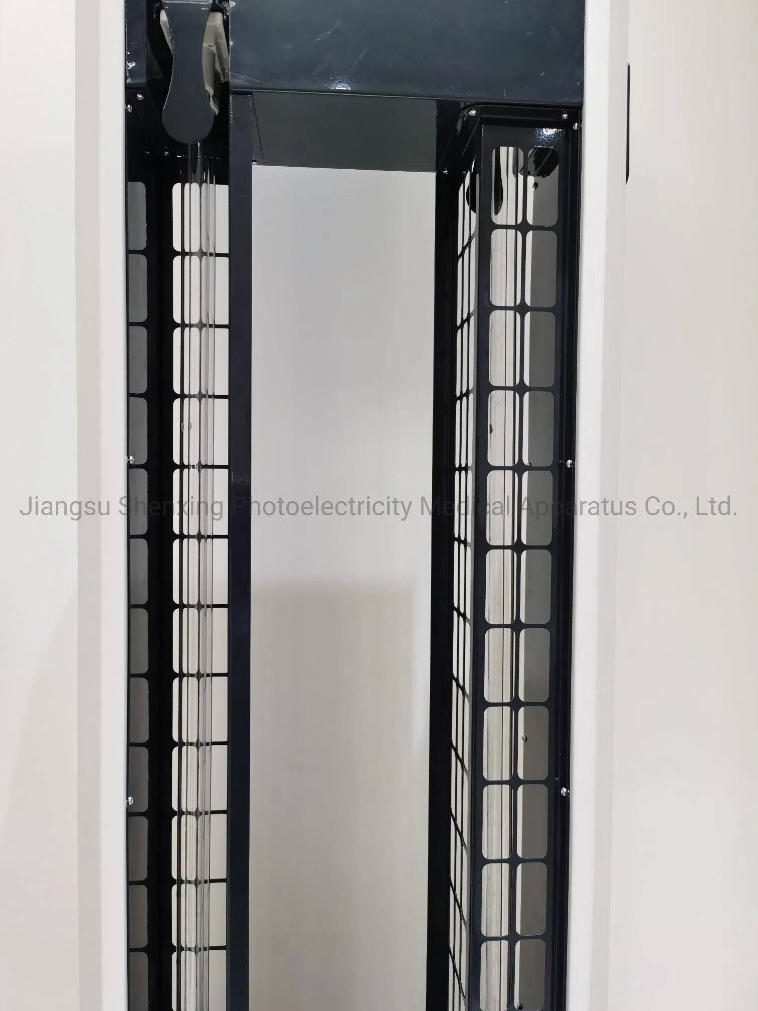 Intelligent UV Sterilizer Robot with Sterilization Lamp Smart Sterilizing Robot Sx-300A