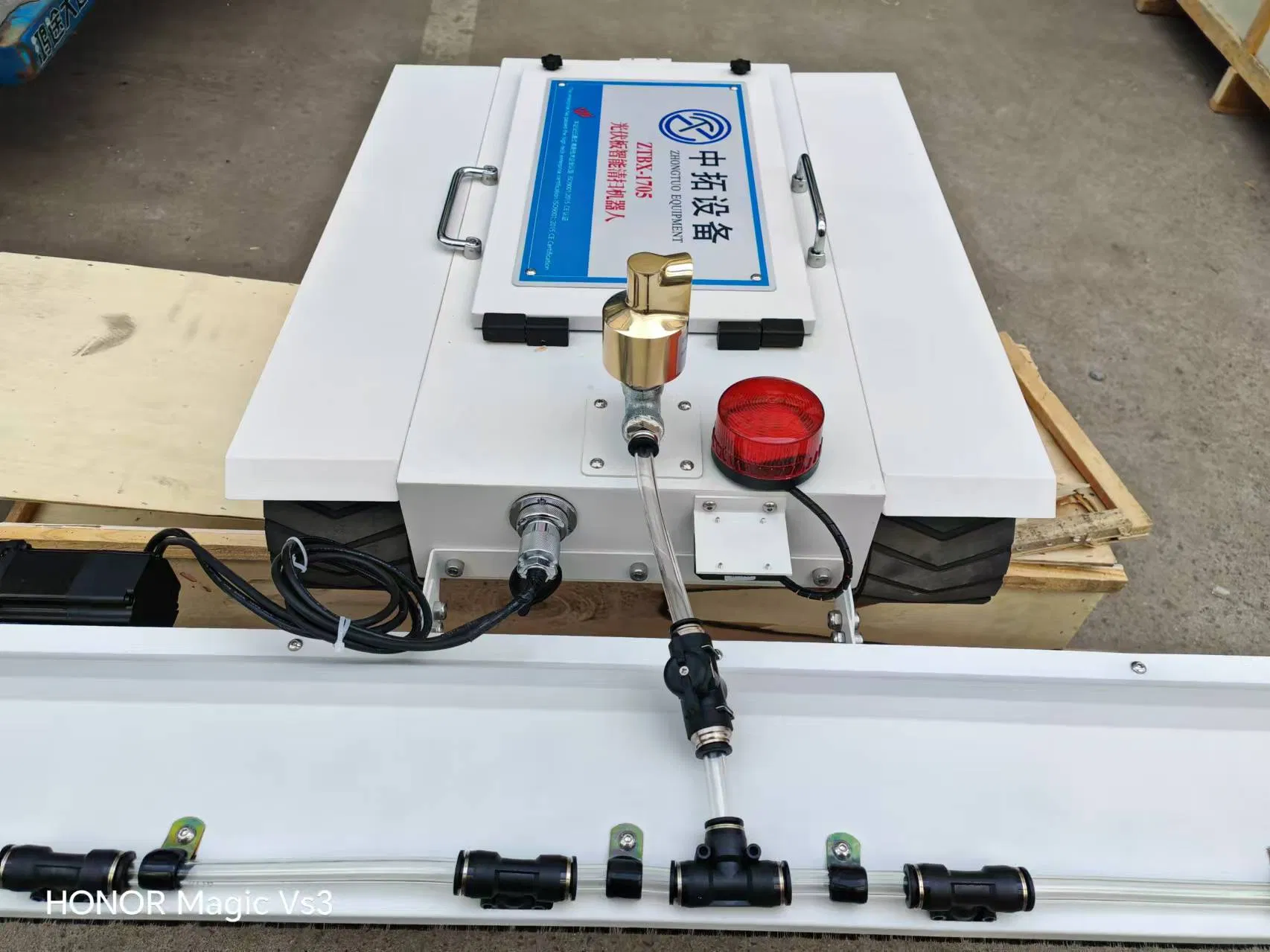 Wireless Remote Self-Cleaning Robot Efficient Solar Panel Cleaning Equipment