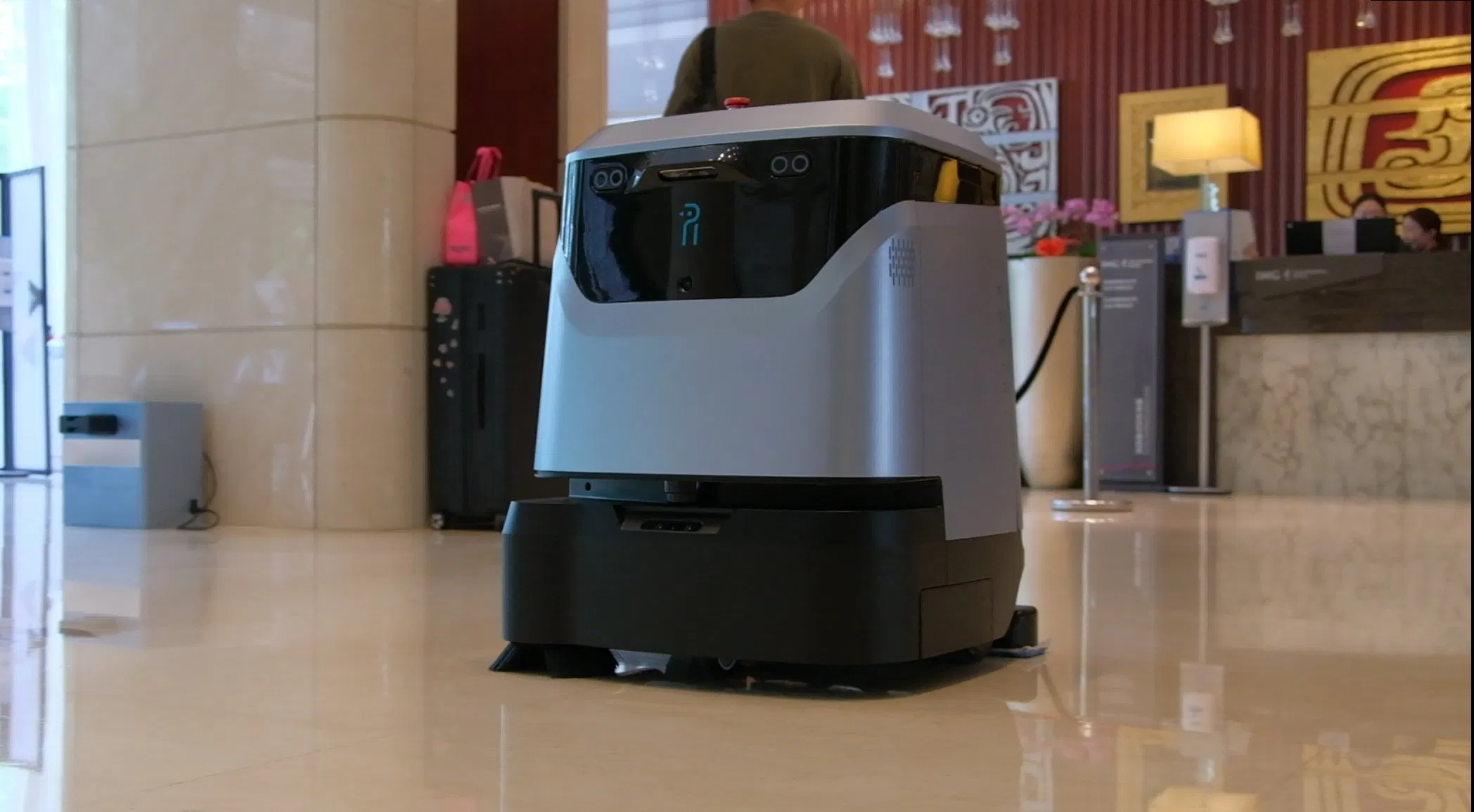 High Quality Commercial Cleaning Robot Intelligent Carpet Sweeping and Mopping Robot for Floor Cleaning