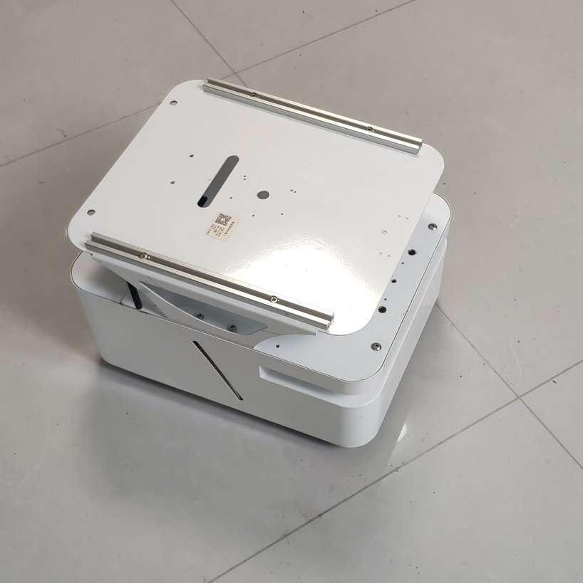 Universal Robot Platform Base: Vision-Intelligent Navigation Trolley, Supporting Efficient Operation of Handling Robots