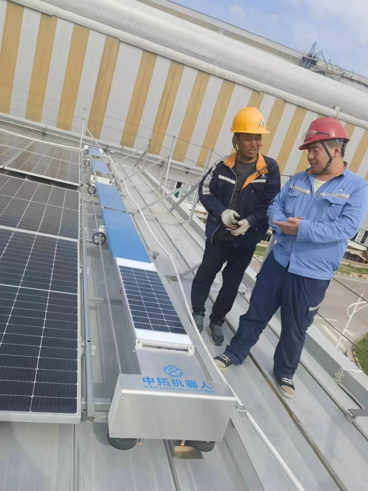 Fully Automatic Remote Control Wet and Dry Solar Panel Cleaning Robot