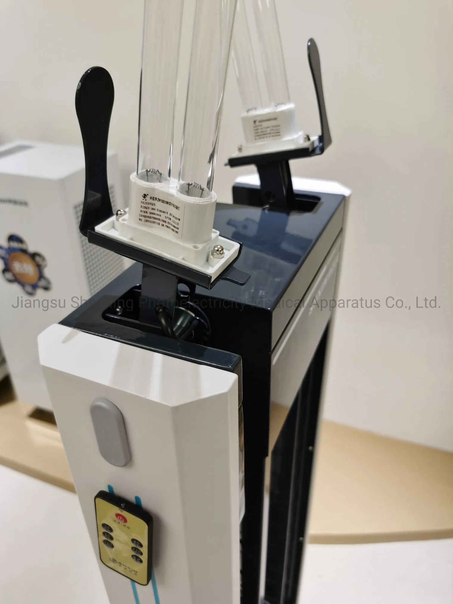 Intelligent UV Sterilizer Robot with Sterilization Lamp Smart Sterilizing Robot Sx-300A