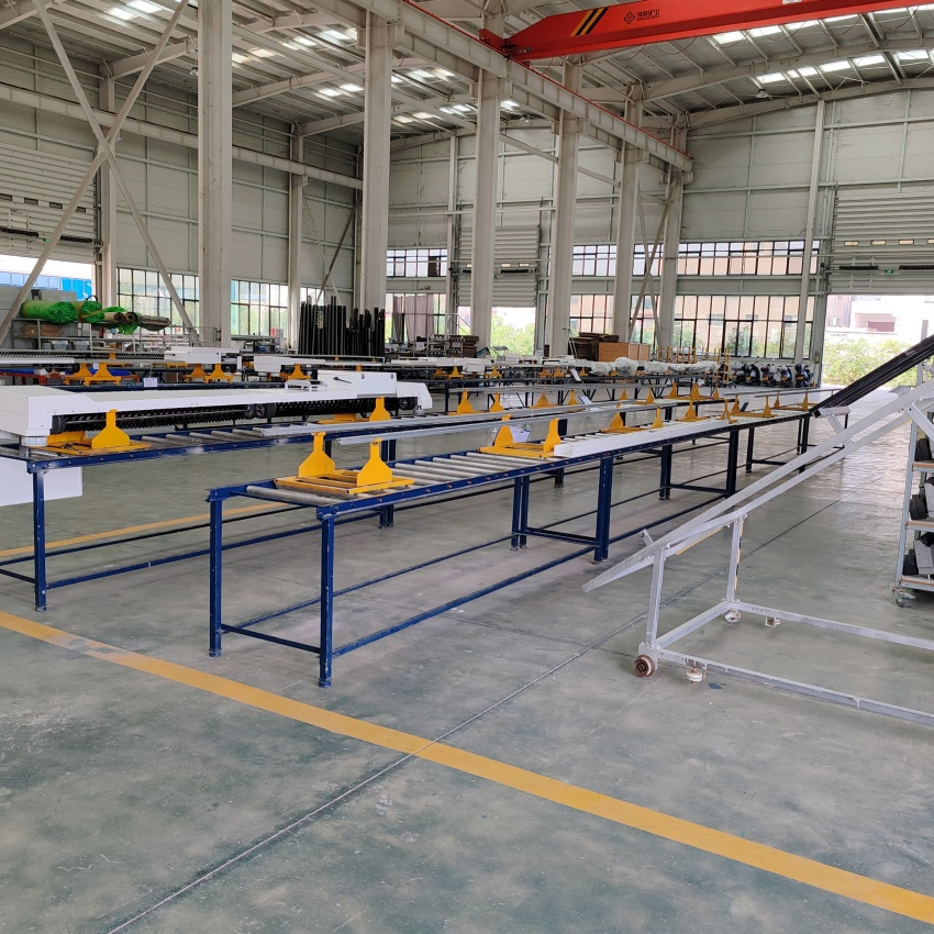 All-Terrain Self-Powered Solar Panel PV Railed Cleaning Robot