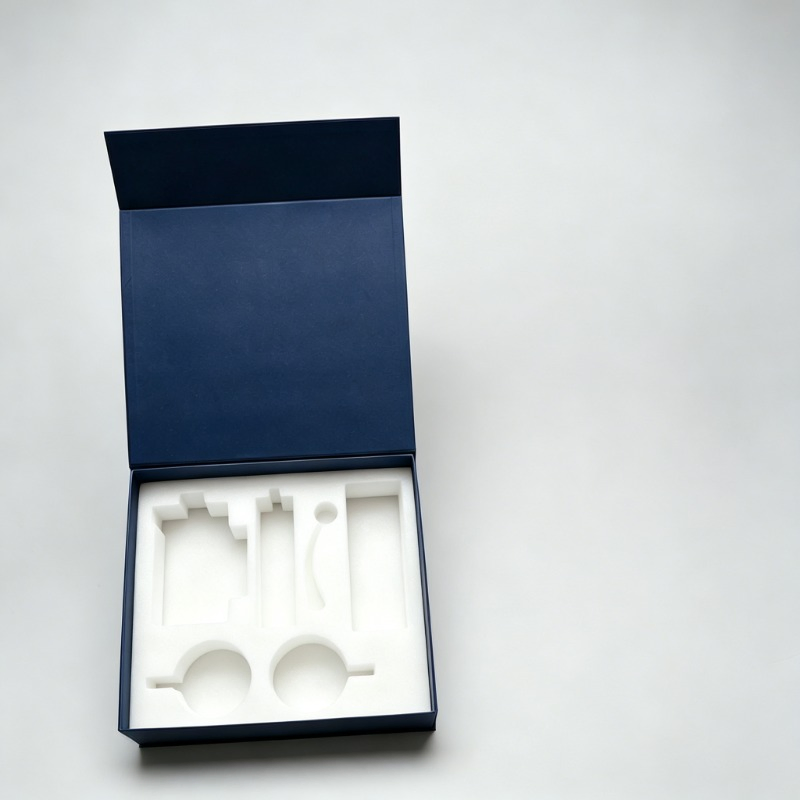Preço Competitivo Caixa de Embalagem para Perfume e Joias em Papelão Rígido Kraft Recycled com Fecho Flip Personalizado Grande Fosco para Presentes de Natal