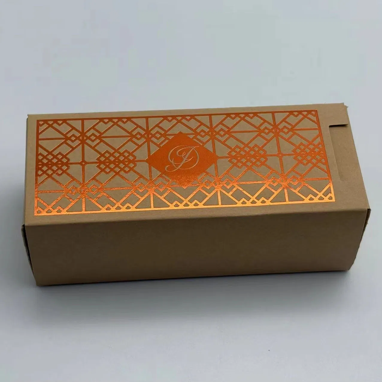 Caixa Personalizada com Fecho Tuck Lock em Papelão Corrugado Kraft para Embalagem de Envio Postal com Estampagem a Quente e Relevo para Alimentos