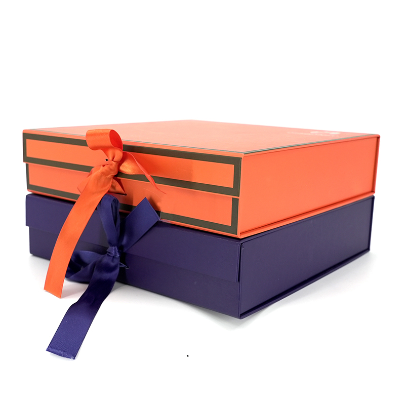 Embalagem de presente dobrável magnética com fita para casamento, peruca, cosméticos, roupas, vela, flores, Natal, feita de papelão rígido impresso personalizado de luxo